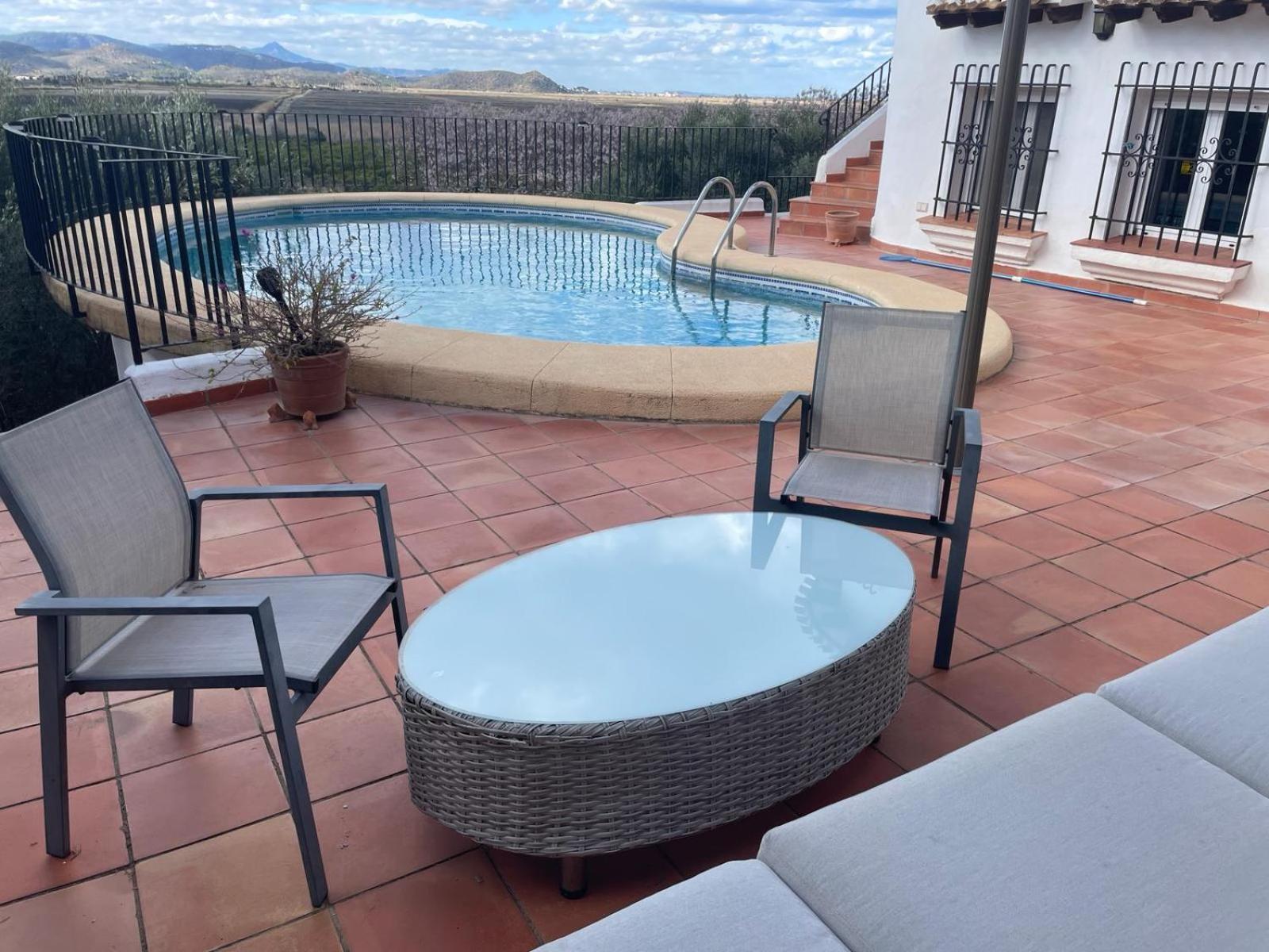 - 2 Bedrooms - Kitchen - Shared Pool - View