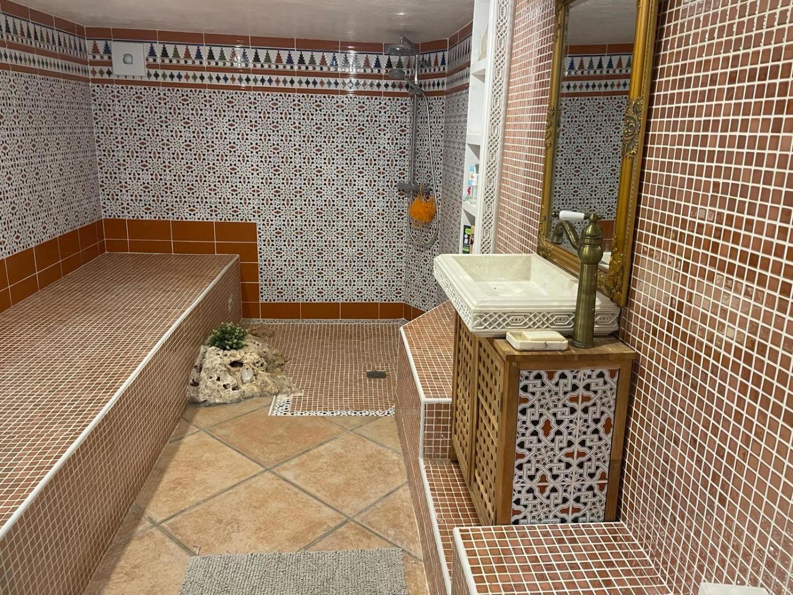- 2 Bedrooms - Kitchen - Shared Pool - View